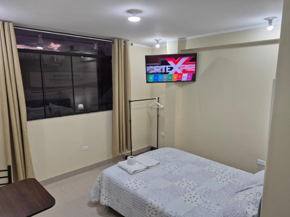 Habitación privada con vista a la calle cerca a la plaza Constitución - B&B