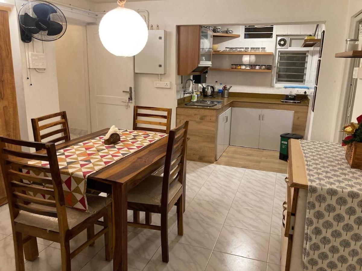Studio apartment in split level bungalow with pool access - B&B Kochi