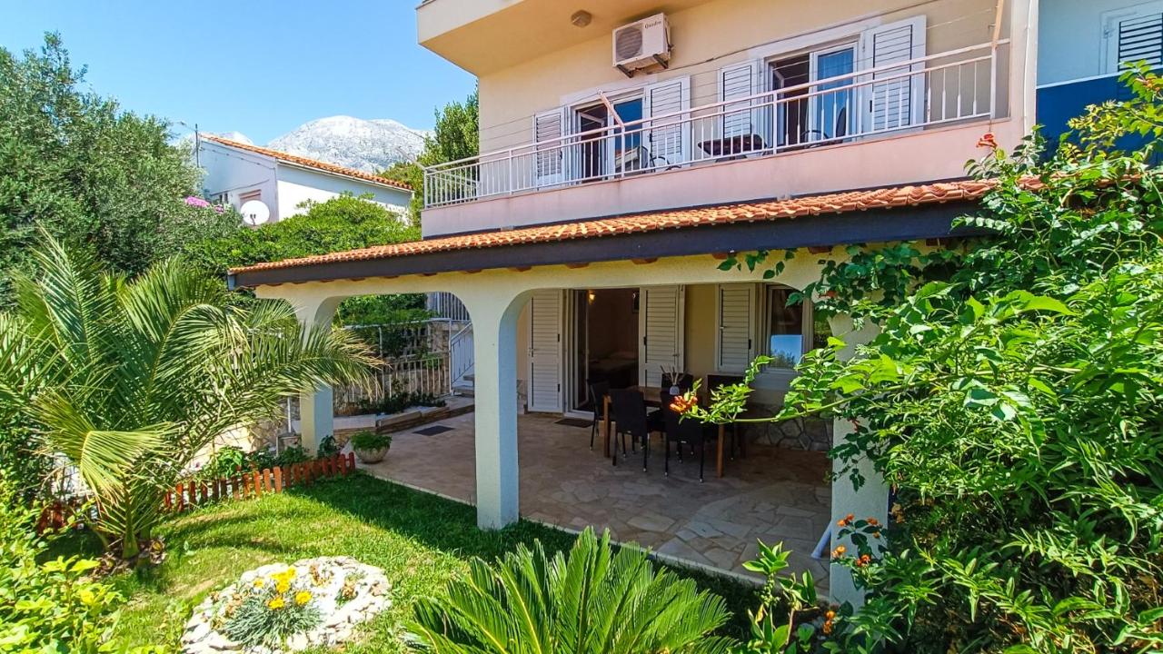 Apartment Huanita - Ferienwohnung Promajna