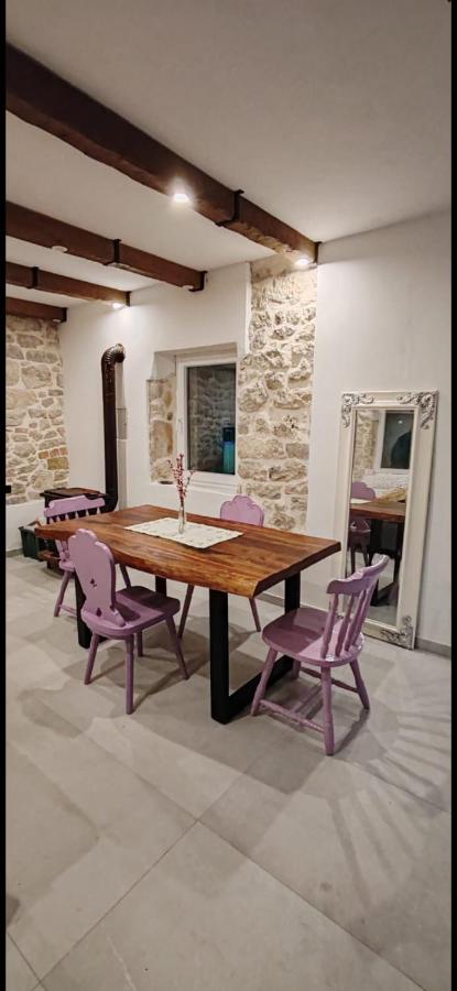 Stone villa on the island of Rava - B&B Mala Rava