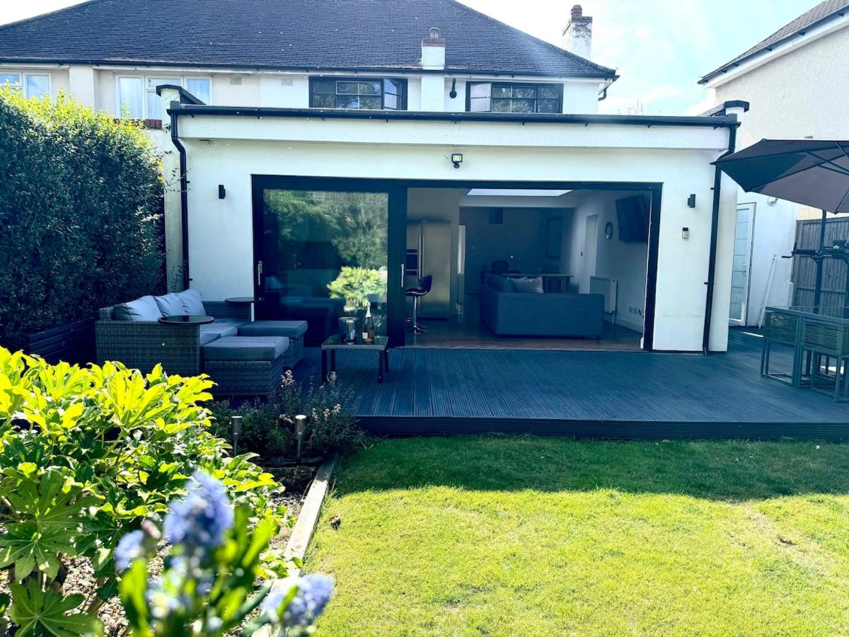 Zarza House 20 Mins to Harry Potter Studios sleeps 8 Garden Free Parking & WiFi - B&B