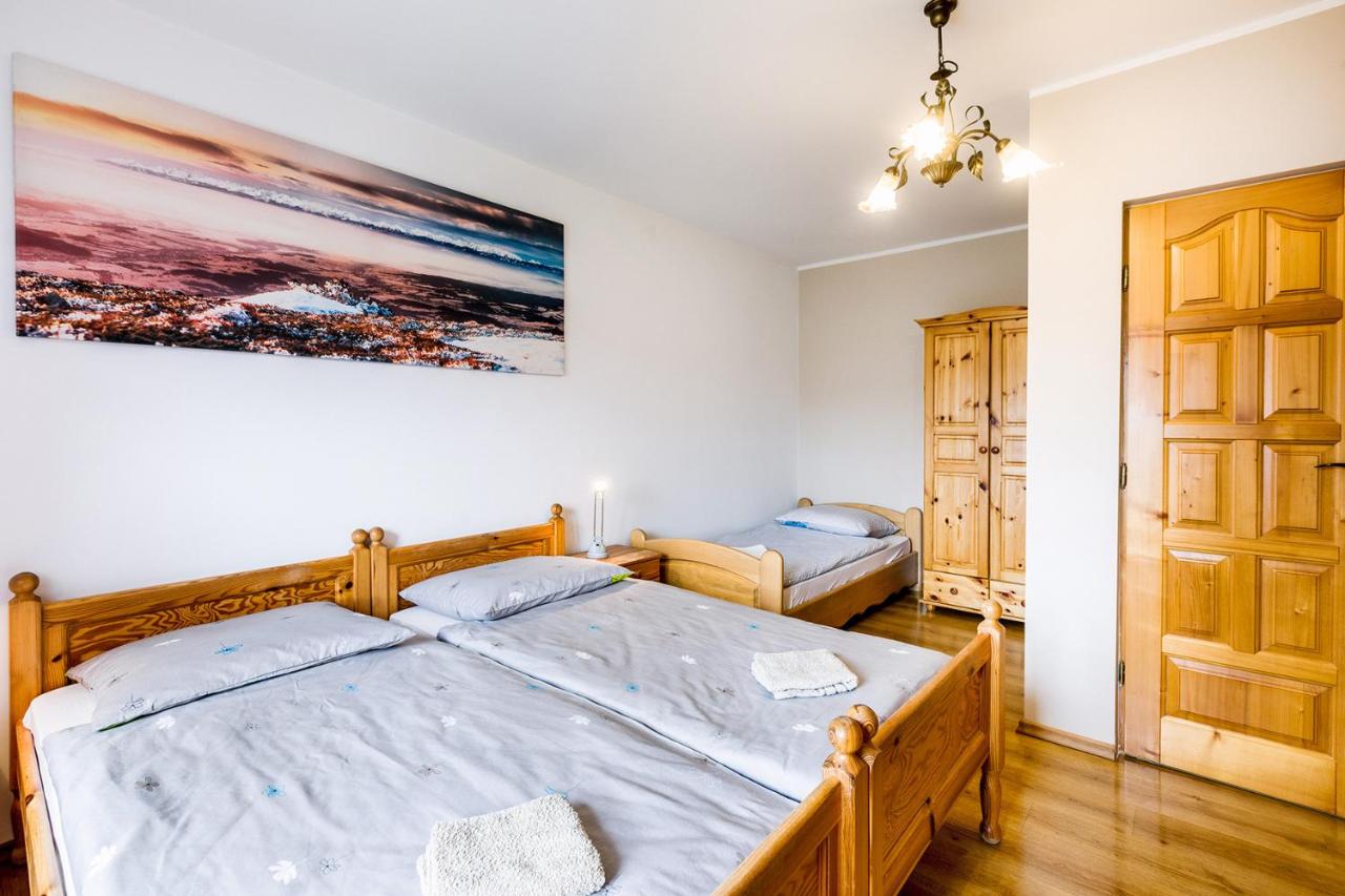 Dreibettzimmer mit Bergblick