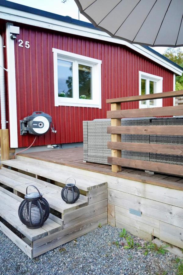 Entire house with hot tub and beachfront - B&B Köping