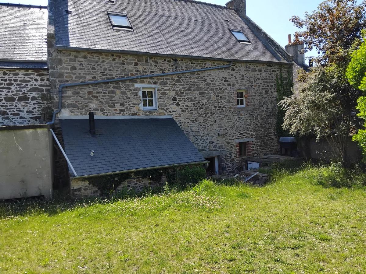 Spacious 3 bedroom house 250m from Saint-Suliac's beach - B&B