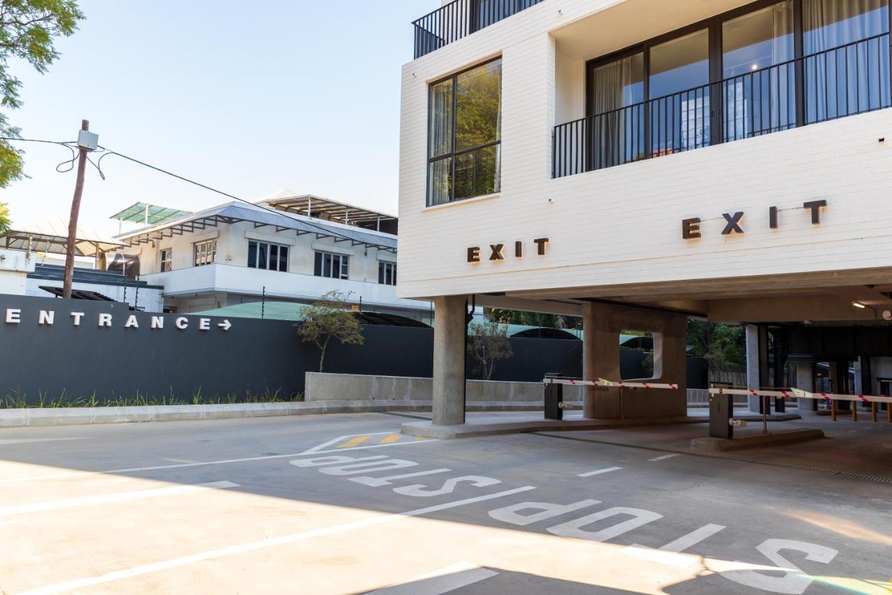 Luxury Studio at One Rosebank with free parking - Chambres d'hôtes Johannesbourg