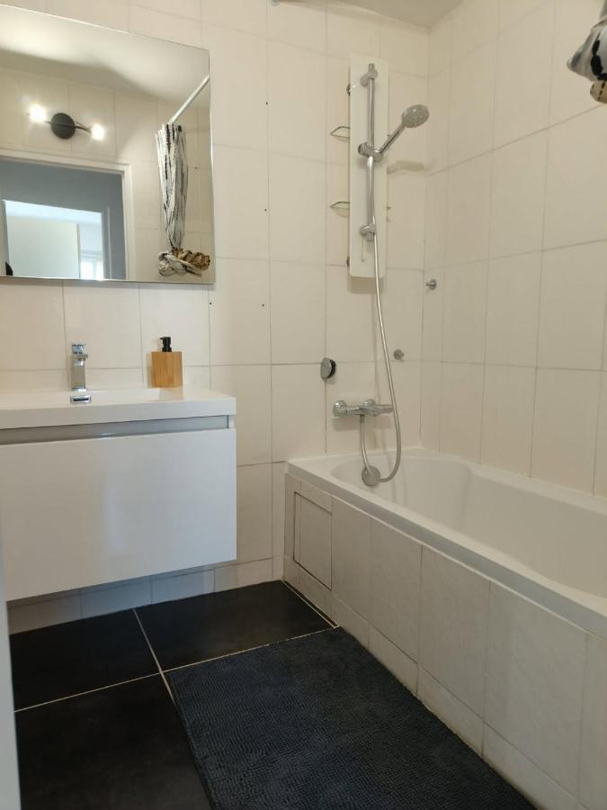 3 pièces proche gare - clim, accès plage à pied - B&B Cagnes-sur-Mer