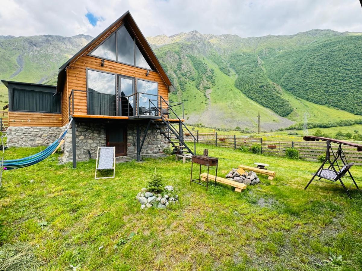 Traveler's Cottages in Kazbegi - Bed and Breakfast Stepantsminda
