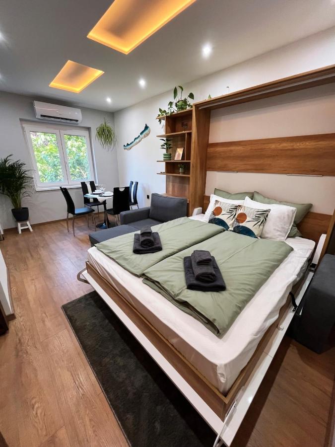 Fehér Balaton Apartman - Ferienwohnung Balatonalmadi