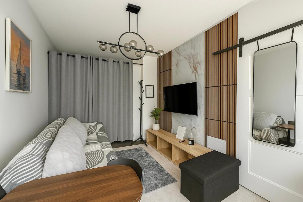Deluxe Room (2 Adults + 1 Child)