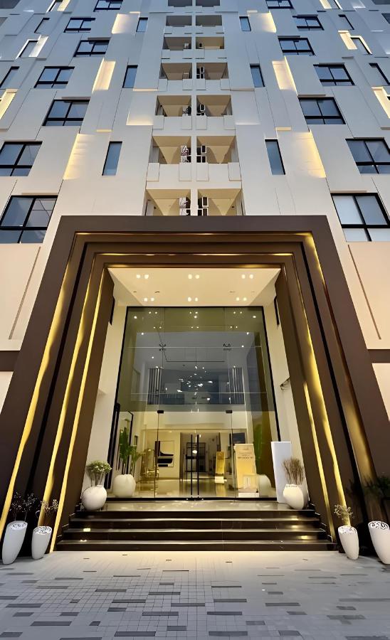Zameen Aurum Prestige Luxurious Family Apartments Gulberg Lahore - B&B Lahore