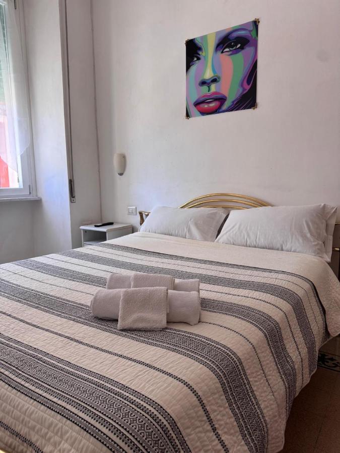 Hanna's House Metro Pyramid - B&B Roma