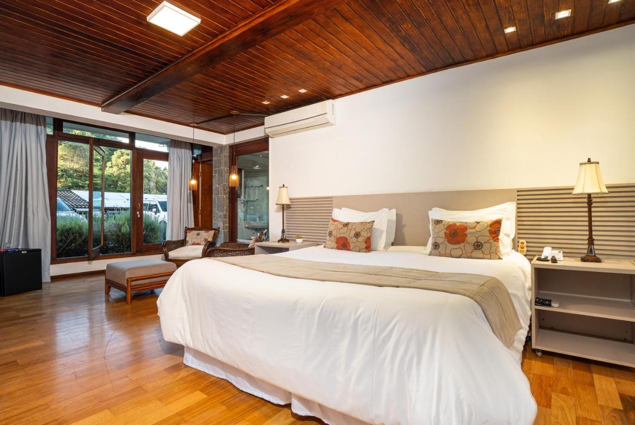 Premium Suite with Spa Bath and Fireplace