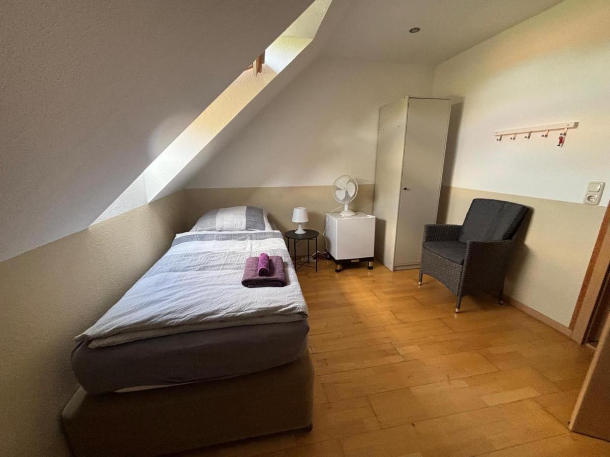 Zimmer-Bad-TV-Kühlschrank-16 - B&B