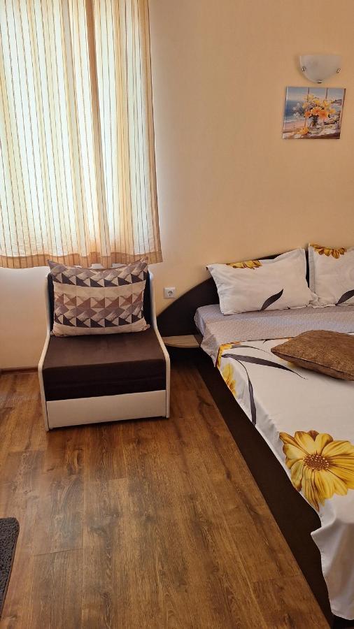 Chambre Double avec Balcon (2 Adultes + 1 Enfant)