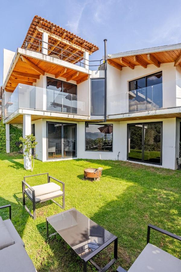 LUXO Casa en Valle de Bravo con jacuzzi y espectacular vista al lago - B&B Valle de Bravo