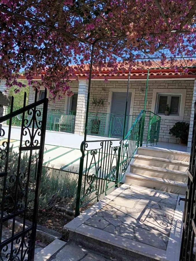 Paxos Rock Apartments - B&B Gáïos