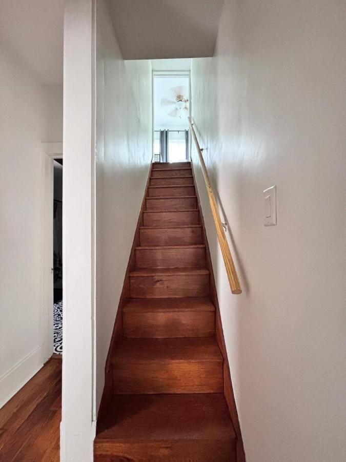 CollegeHill ~ King, Firepit, Theater ~ NearWesley - B&B Eastborough