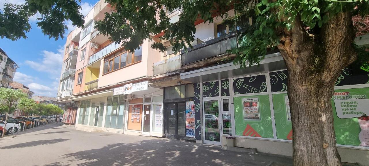 Апартамент за гости НИКИА в центъра с изглед към Врачанския Балкан Nikia Cityscape & Mountain Escape - B&B Vratsa