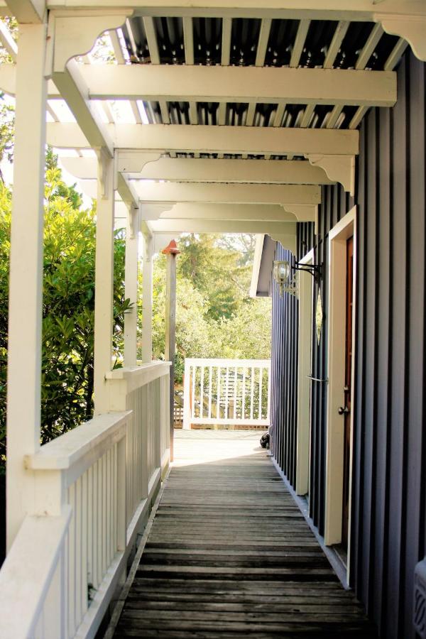 Elegant Carmel Cottage - Bed and Breakfast Carmel-by-the-Sea