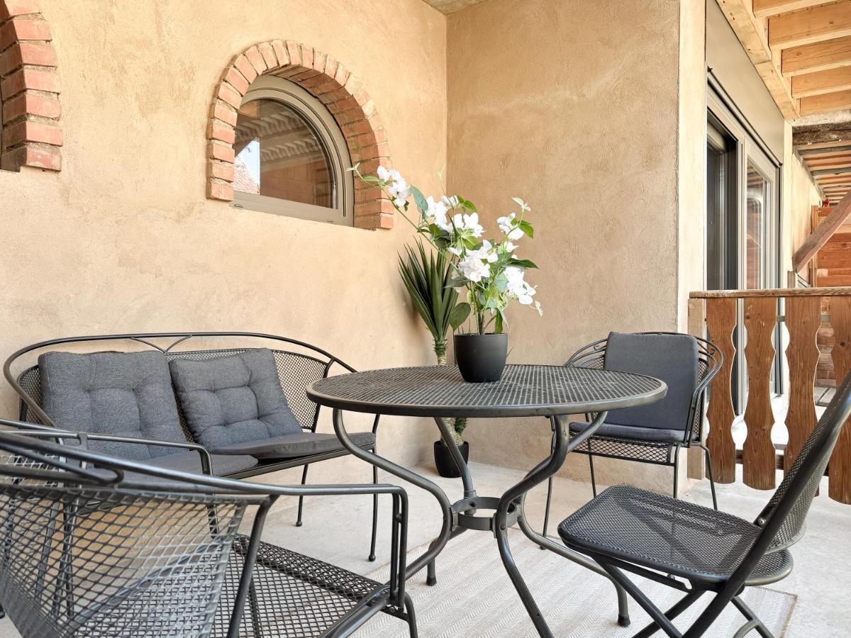 Spacious 130 sqm Home with Master Bedroom on Alsace Wine Route, Easy Access, Private Garage - B&B