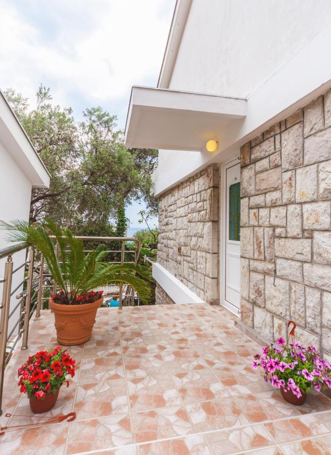Two-Bedroom Apartment with Balcony and Sea View