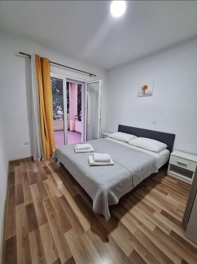 Apartment with Garden View