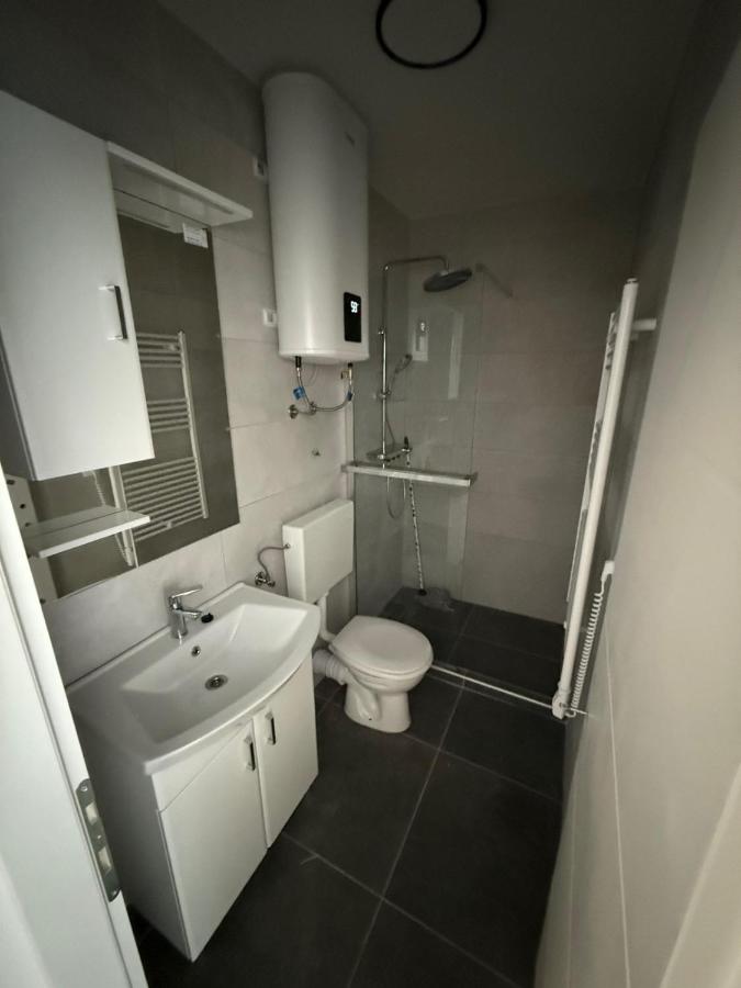 Apartamento de 1 dormitorio con vistas a la piscina