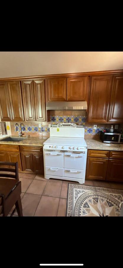 Charming Casita all too yourself near Midtown, Train and Freeway - B&B