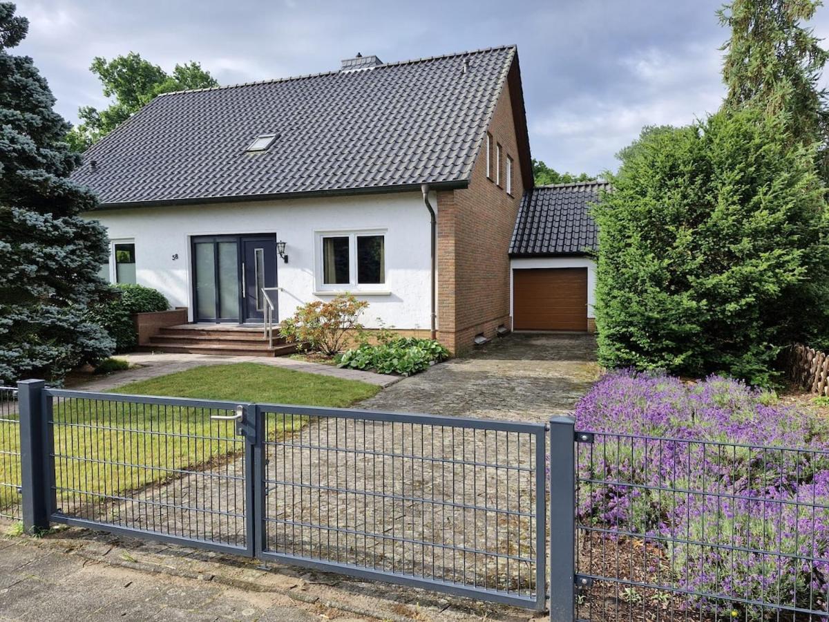 NEU! FeWo AllerGrün, Terasse, Garten, Stellplatz! - Bed and Breakfast Borstel