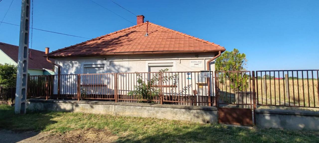 Rózsa Ház - Bed and Breakfast Mélykút