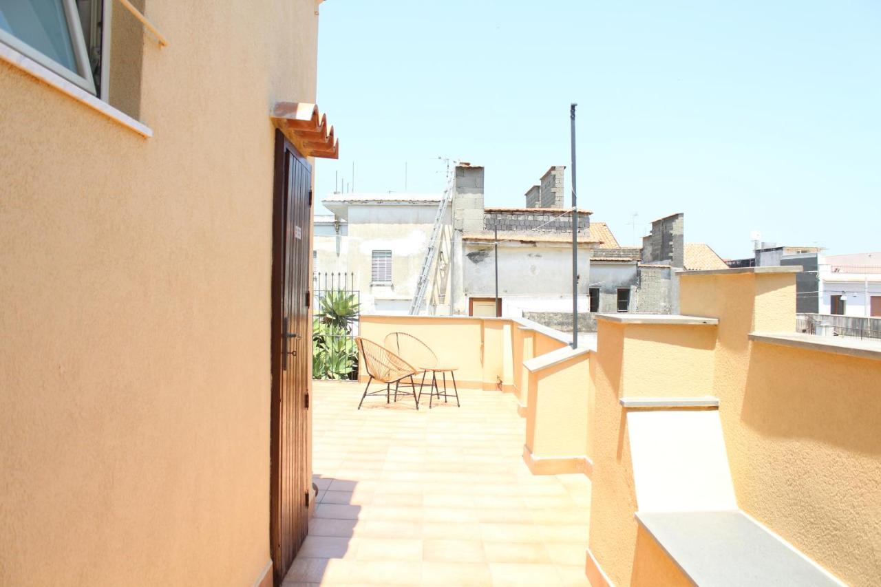 'ETNA HOME' 400mt SEA - Airport - Taormina & Netflix - B&B Riposto