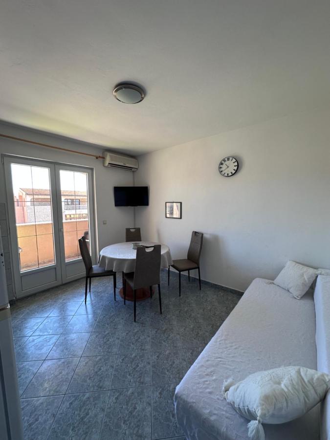 Apartmani Gržeta - Bed and Breakfast Vir