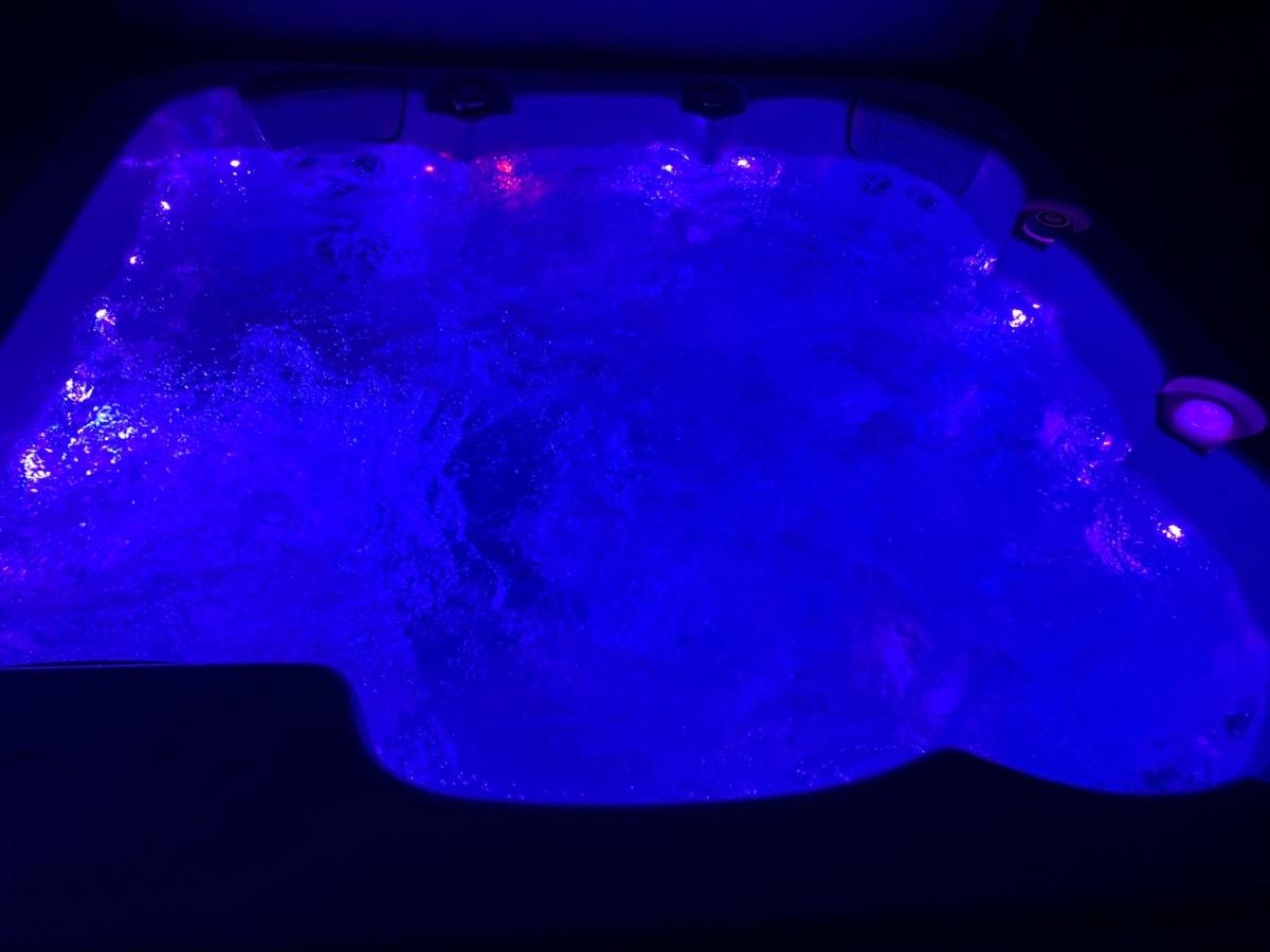 Maison détente avec jacuzzi spa massant - B&B Nogent-sur-Vernisson