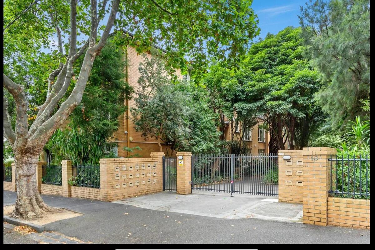 St Kilda Escape on Acland street - B&B Melbourne