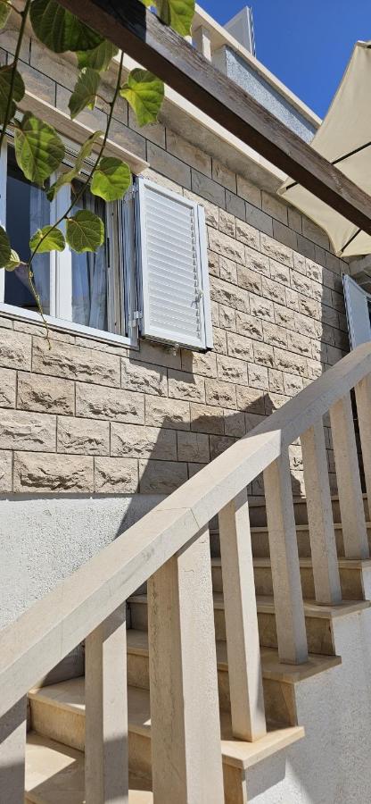 Appartamento con 2 Camere da Letto, Terrazza e Vista Mare