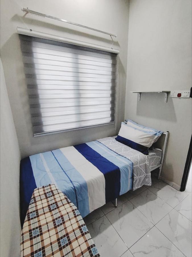 Homestay De'daun kulim mus'lim only - B&B Kulim