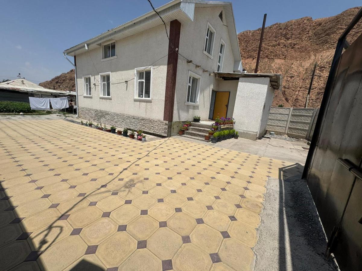 Dostuk - Bed and Breakfast Naryn