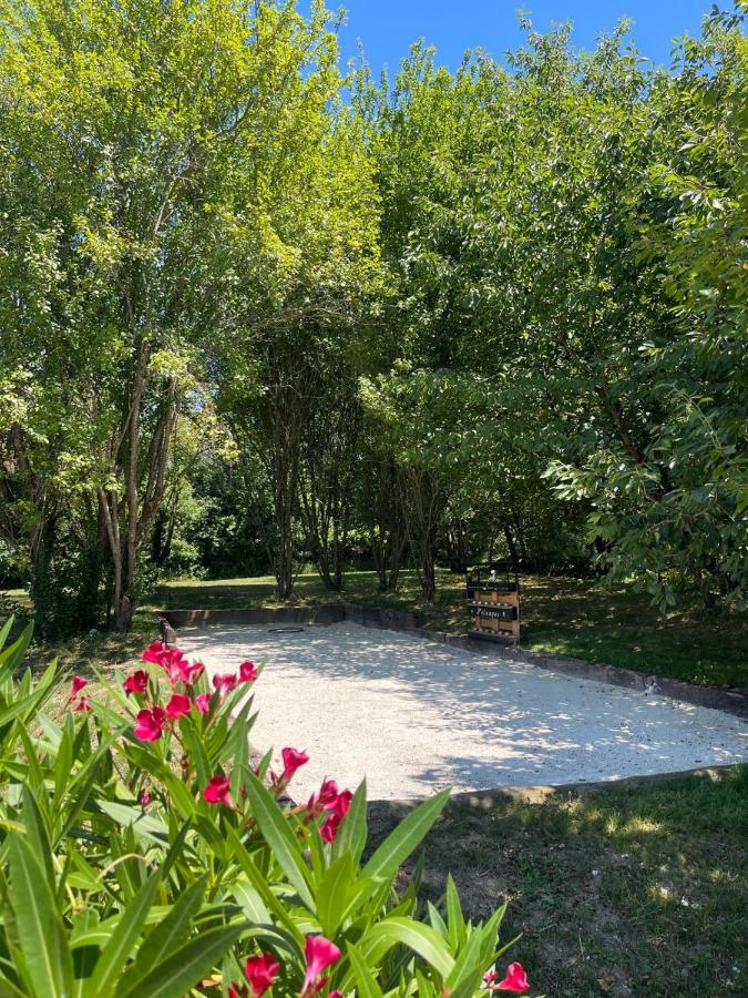 Gîte La Chartreuse avec piscine - B&B Montpezat