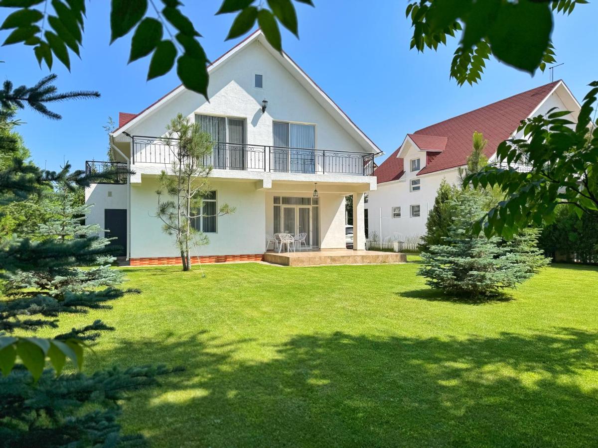 Коттедж на берегу Иссык-Куля - B&B Cholpon-Ata