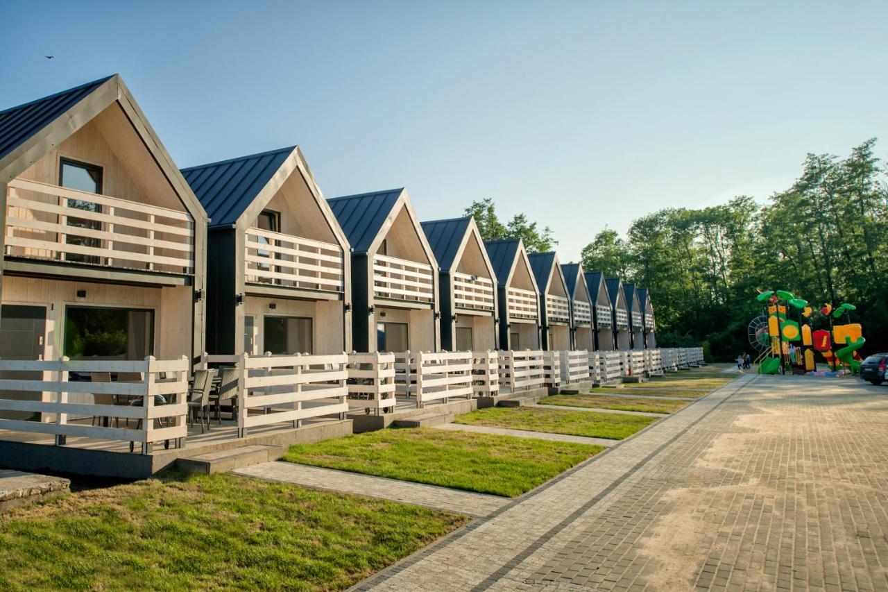 Ross-domki Premium Hause & Jacuzzi - Chambres d’hôtes Sarbinowo