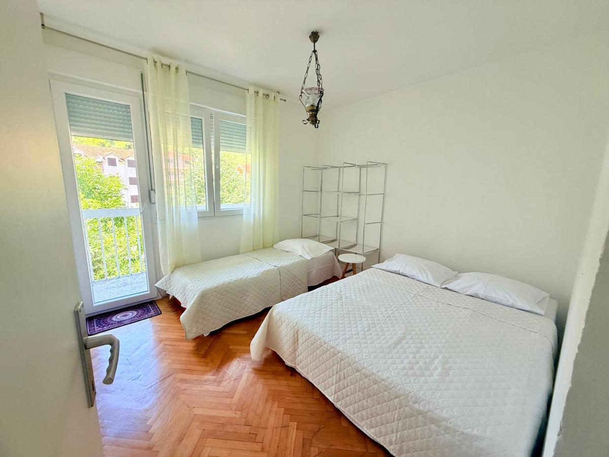 Appartement met 2 Slaapkamers, Balkon en Uitzicht op Zee