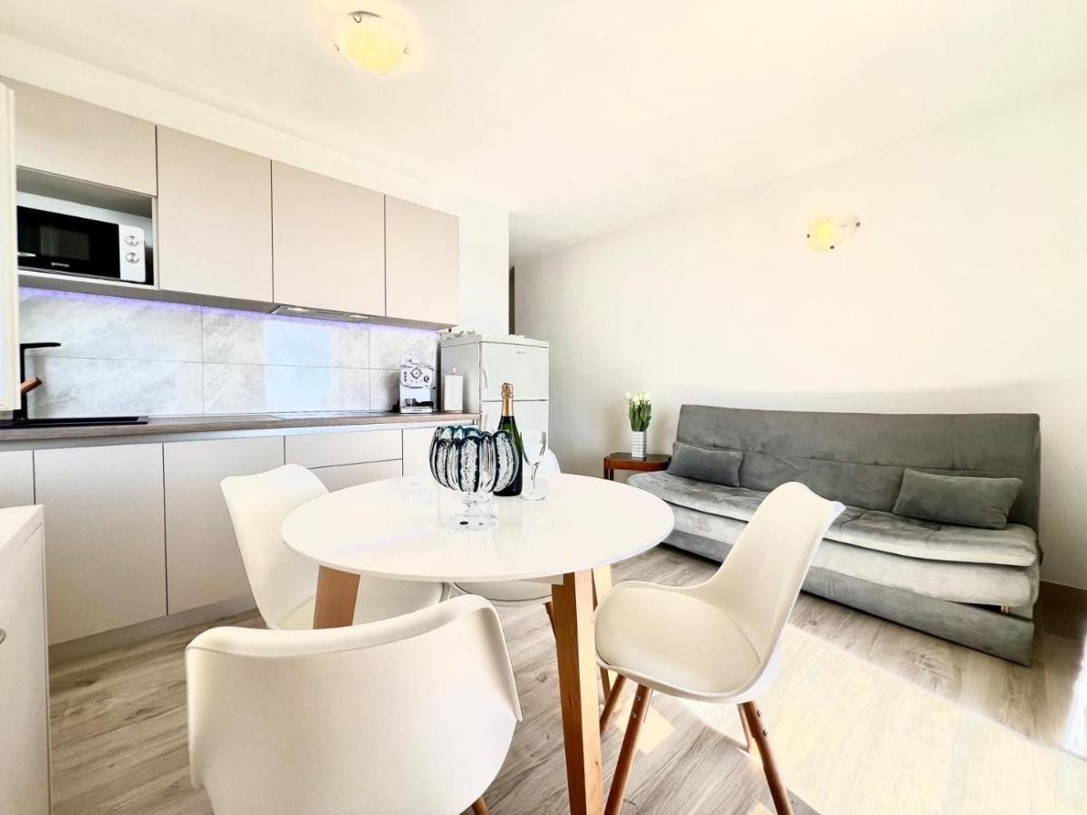 Appartement met 2 Slaapkamers, Balkon en Uitzicht op Zee