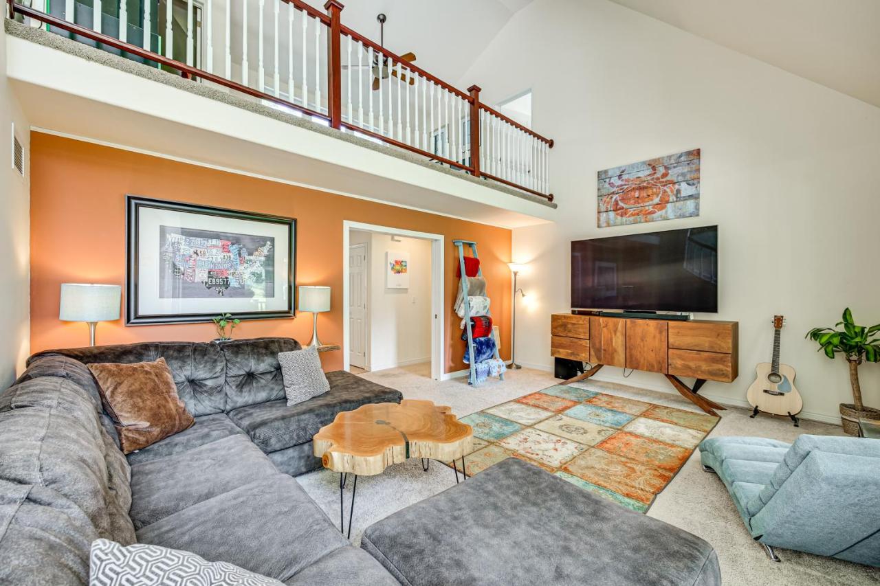 Hot Tub, Deck and Game Room Port Angeles Home - Chambres d’hôtes Port Angeles