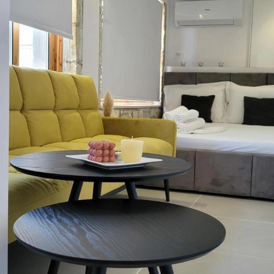 Old Town Charm - Bed and Breakfast Dhërmi