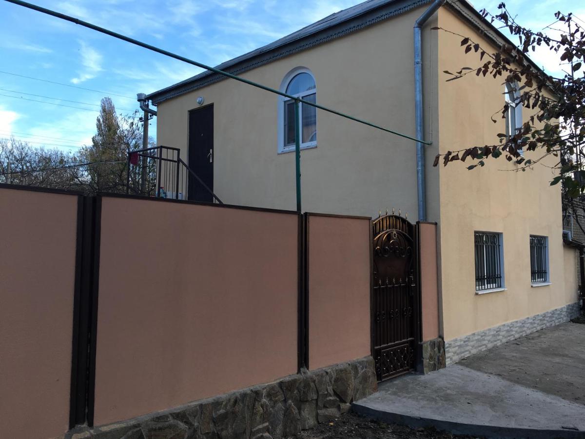 Домик с бассейном возле Молодой Гвардии - B&B