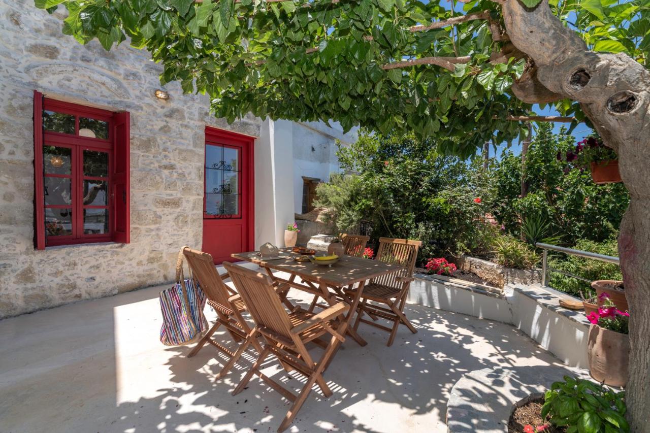 The Mulberry Stonehouse Mountain - Sea View - B&B