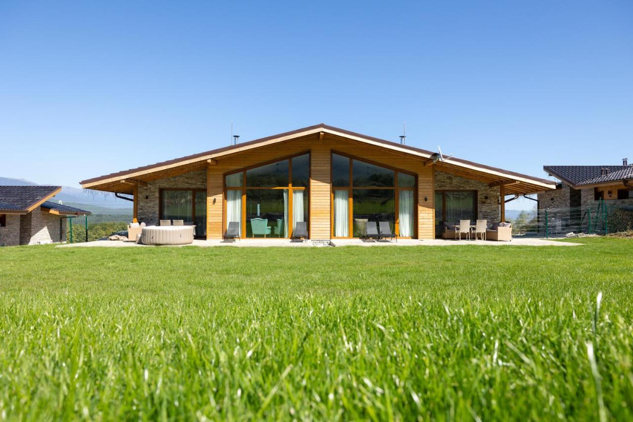 Villa Eliyas with Jacuzzi near the Pirin Golf Resort - B&B Razlog