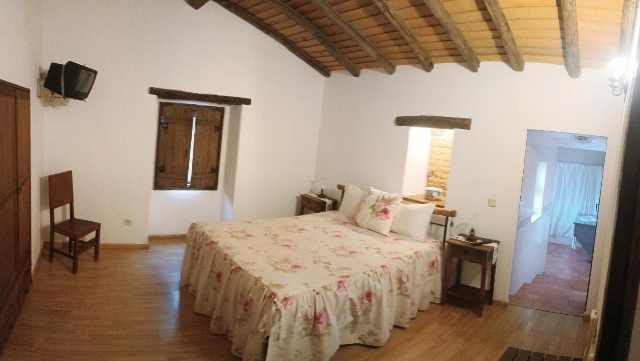 Habitación con cama doble