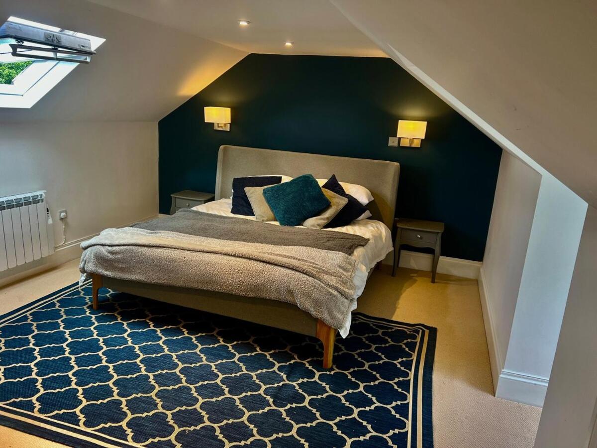 Central 3 bedroom apartment with superking and king beds - sleeps 5 - B&B