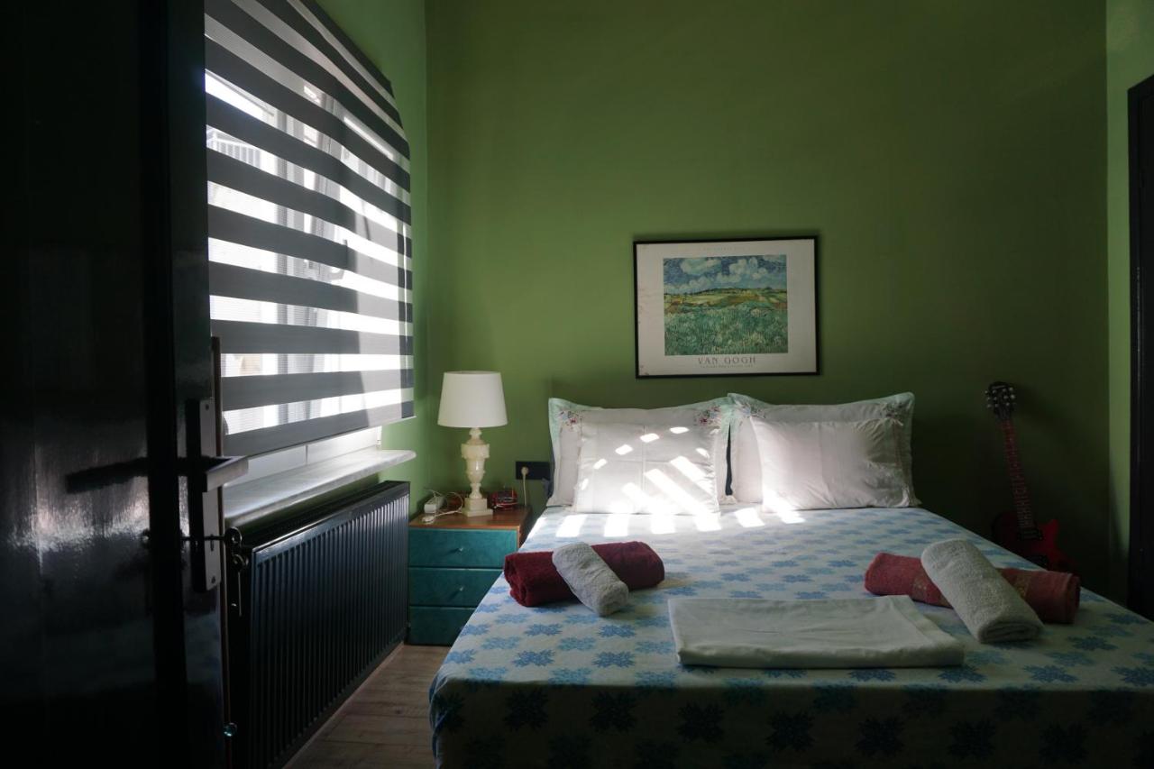 Central, tranquil, cool apartment! - B&B